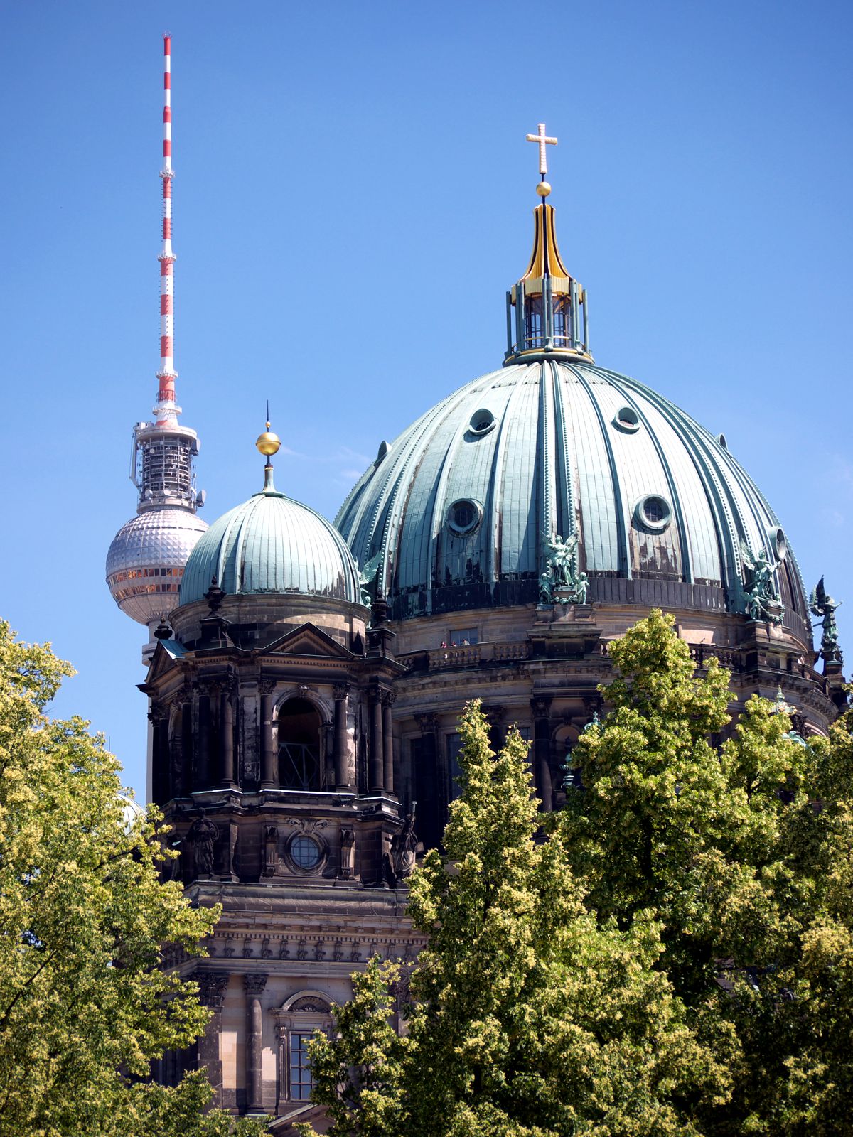 Berlin-Dom-FernsehturmLinks