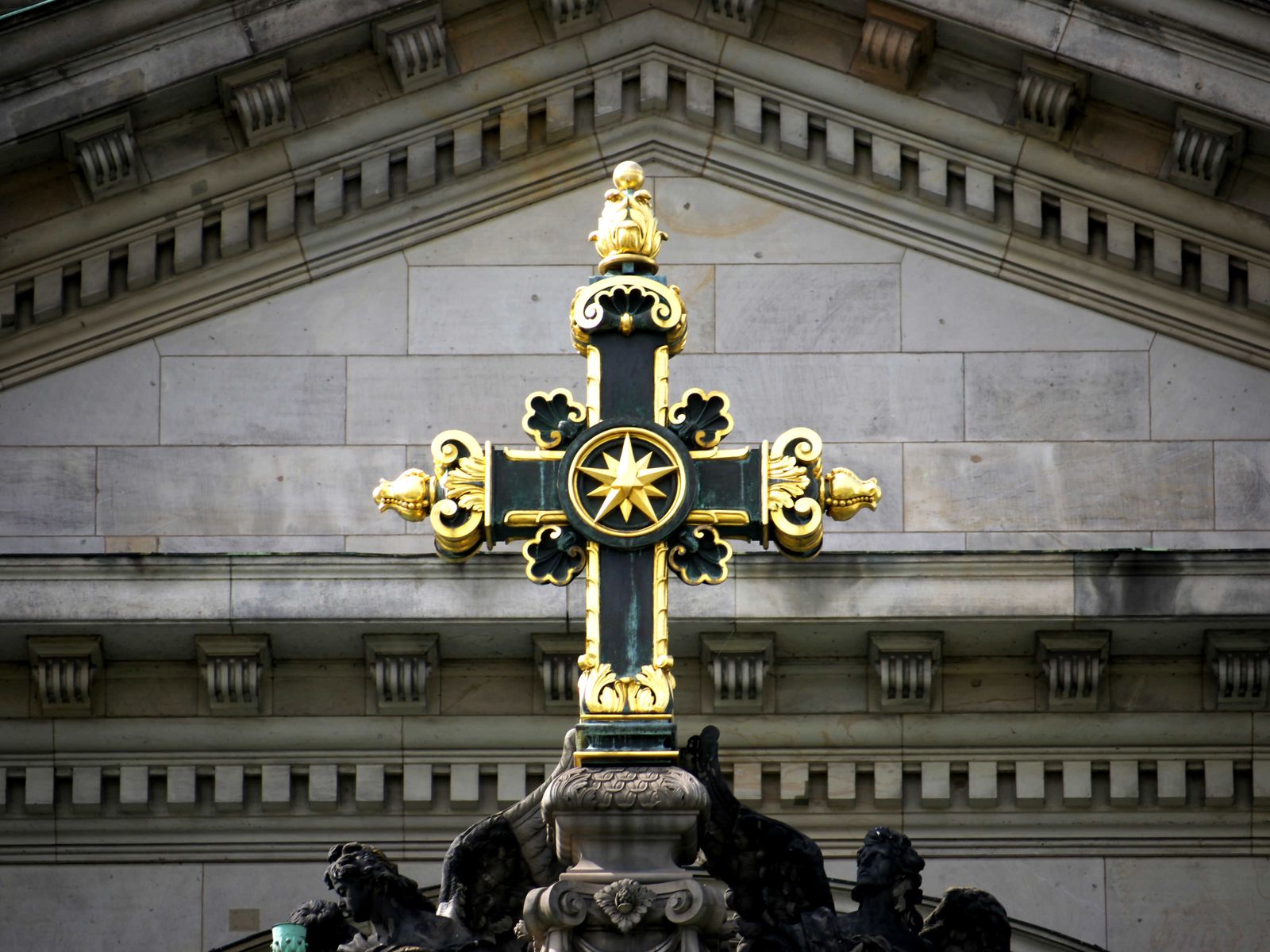Berlin-Dom-Goldkreuz