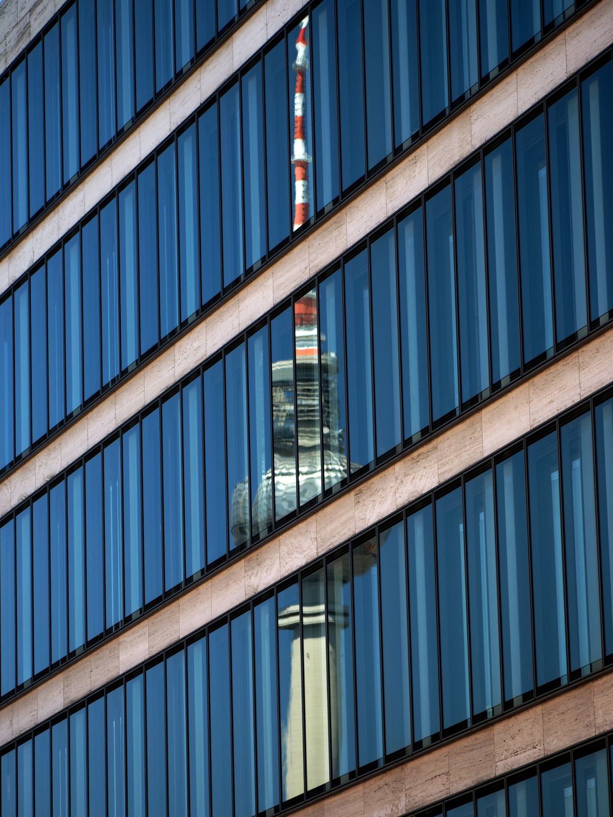 Berlin-Fernsehturm-Spiegelung