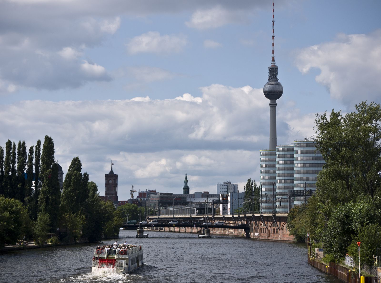Berlin-Fernsehturm-Spree