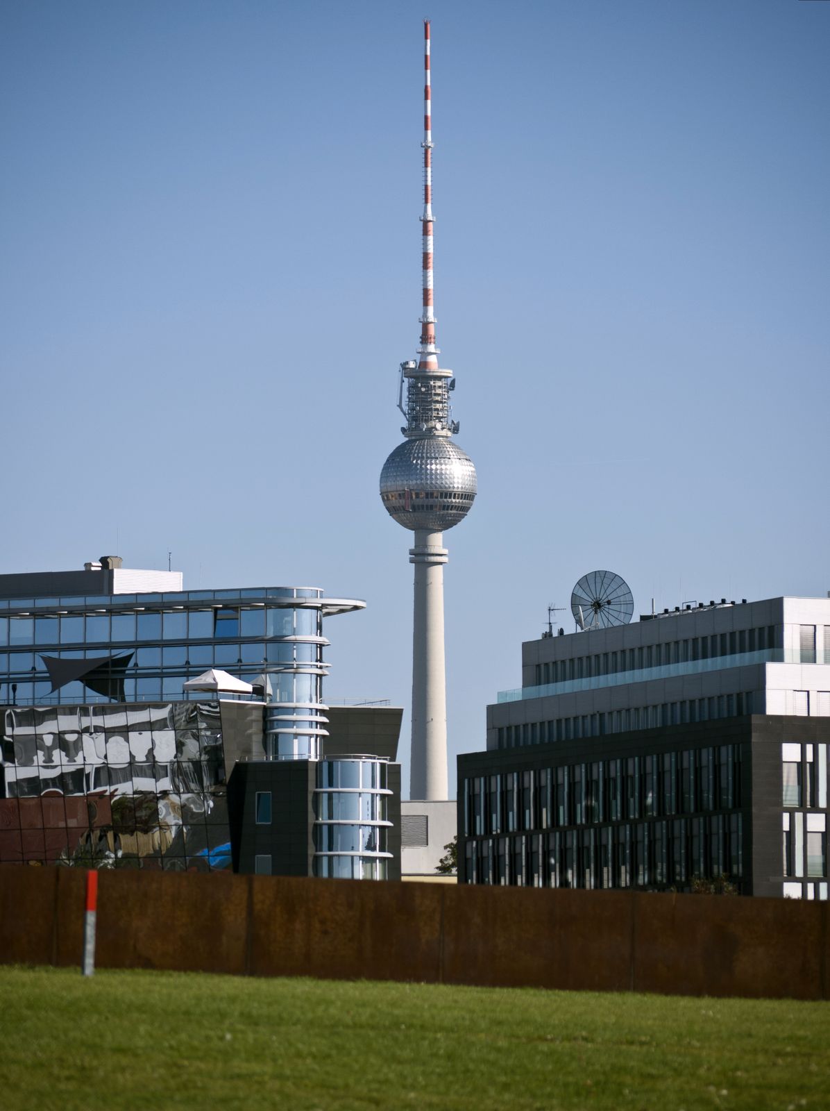Berlin-Fernsehturm-Wiese