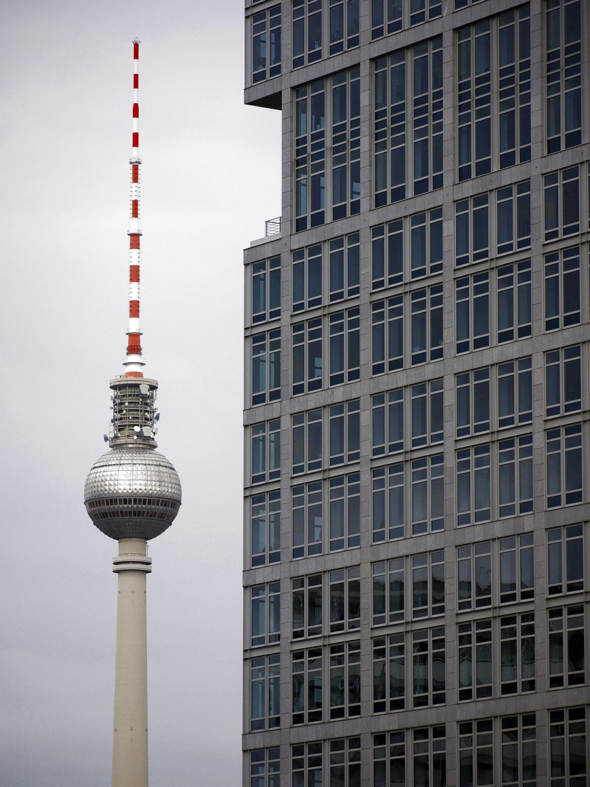 Berlin-Fernsehturm und Hochhaus