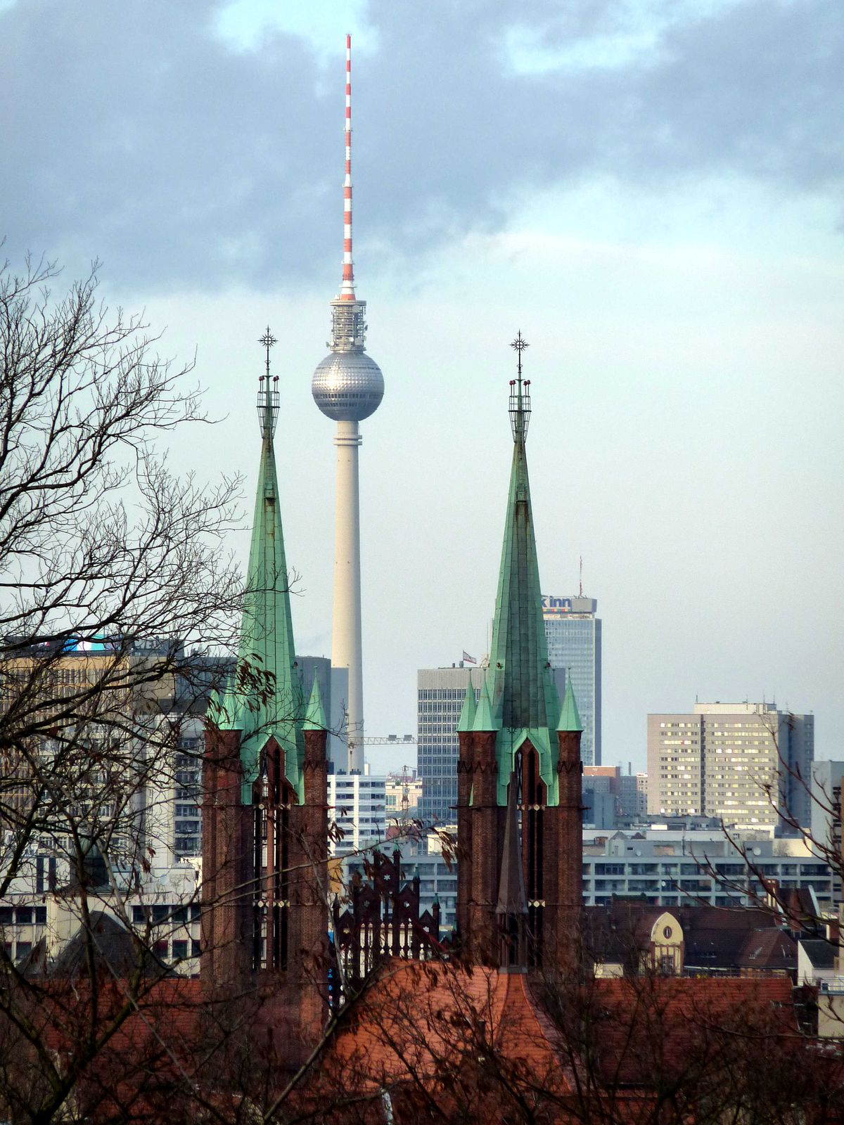 Fernsehturm und Rotes Rathaus-hoch