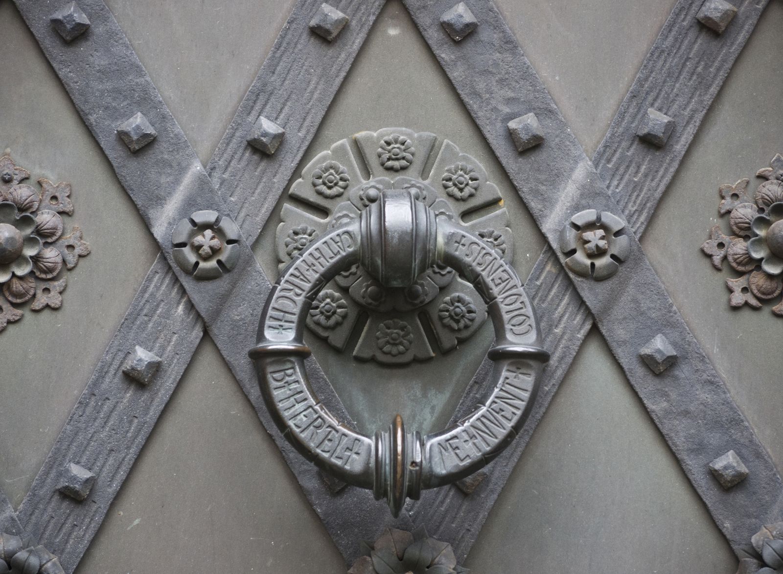 Berlin-St.Elisabeth-Tuerklopfer-quer