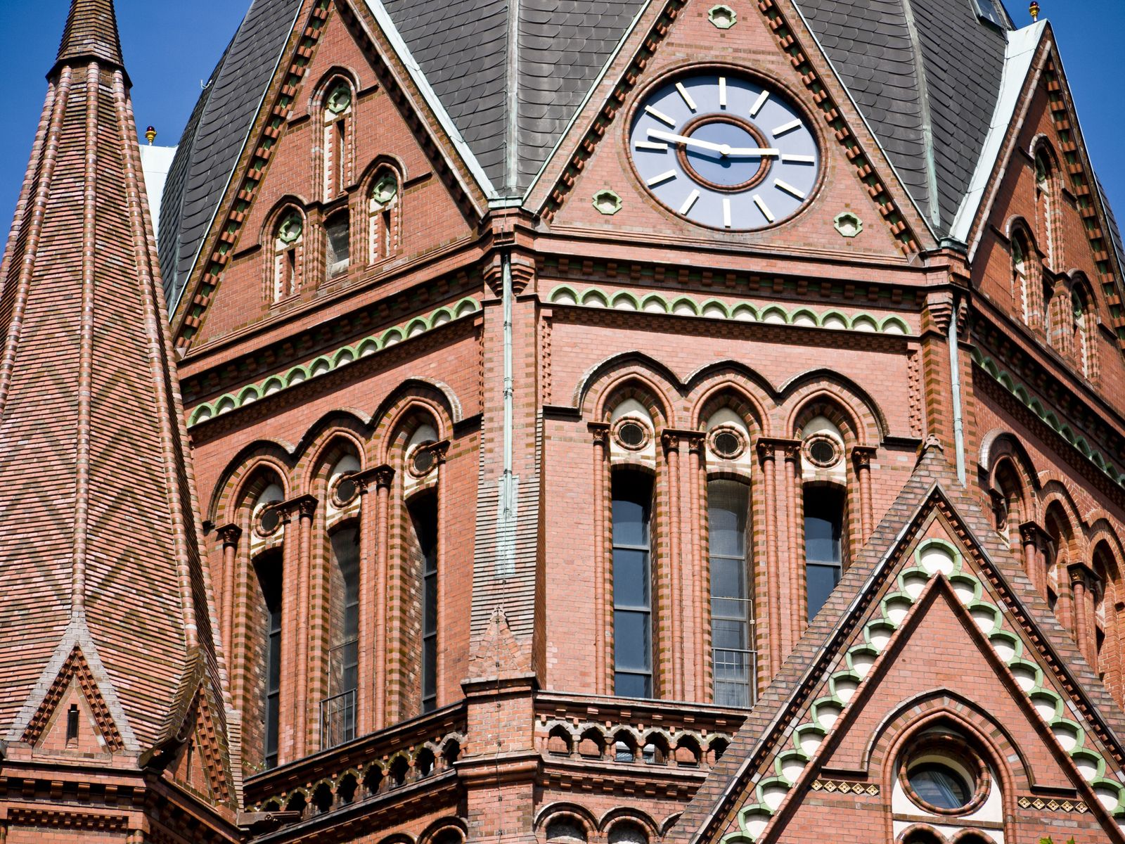 Heilig-Kreuz-Kirche-Turmuhr