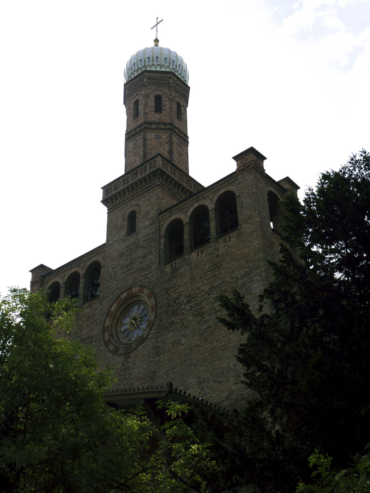 St Peter und Paul-Froschperspektive