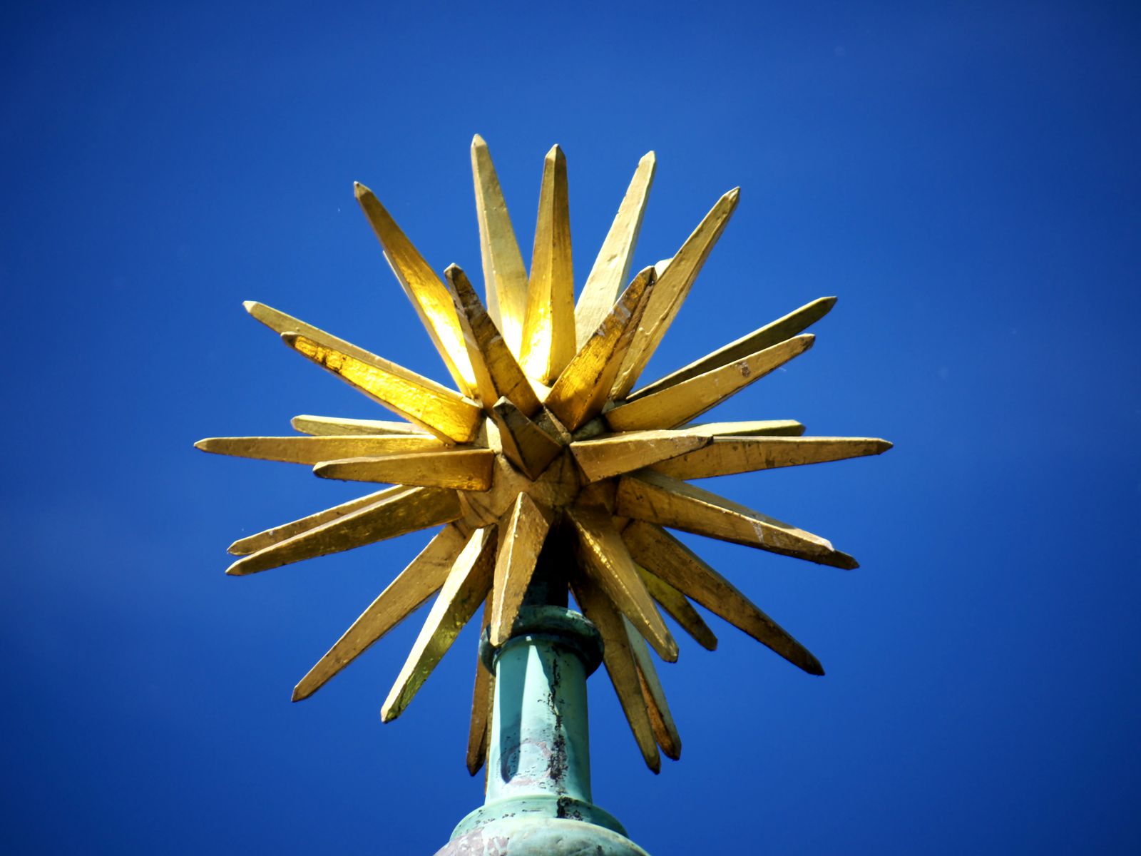 Stern auf Lutherbrücke