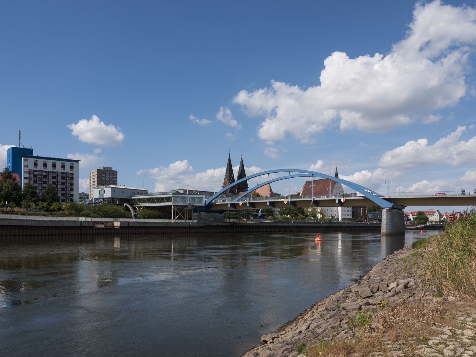 Frankfurt-Bruecke-Kirchtuerme