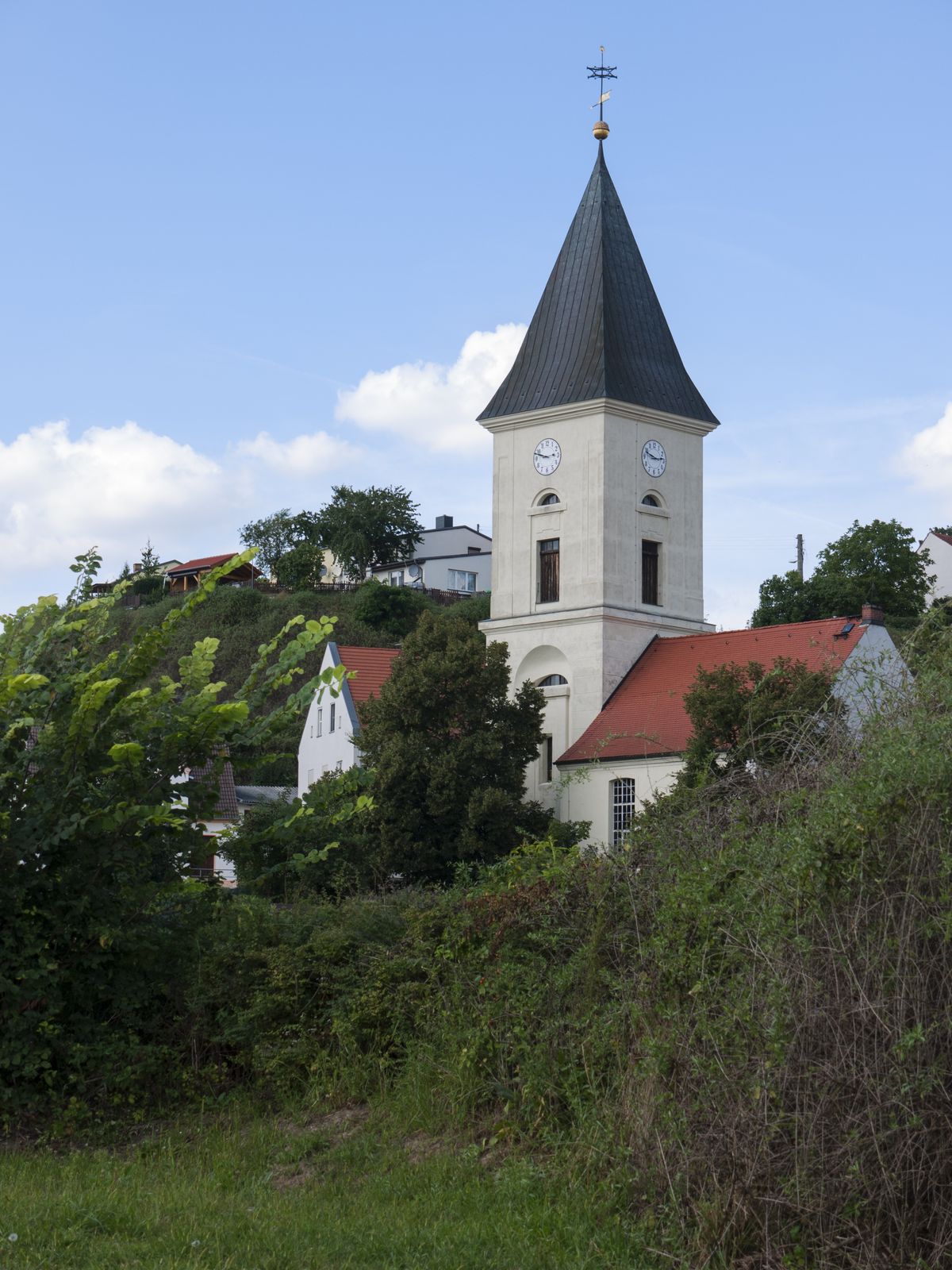 Lebus-Kirche-Huegel