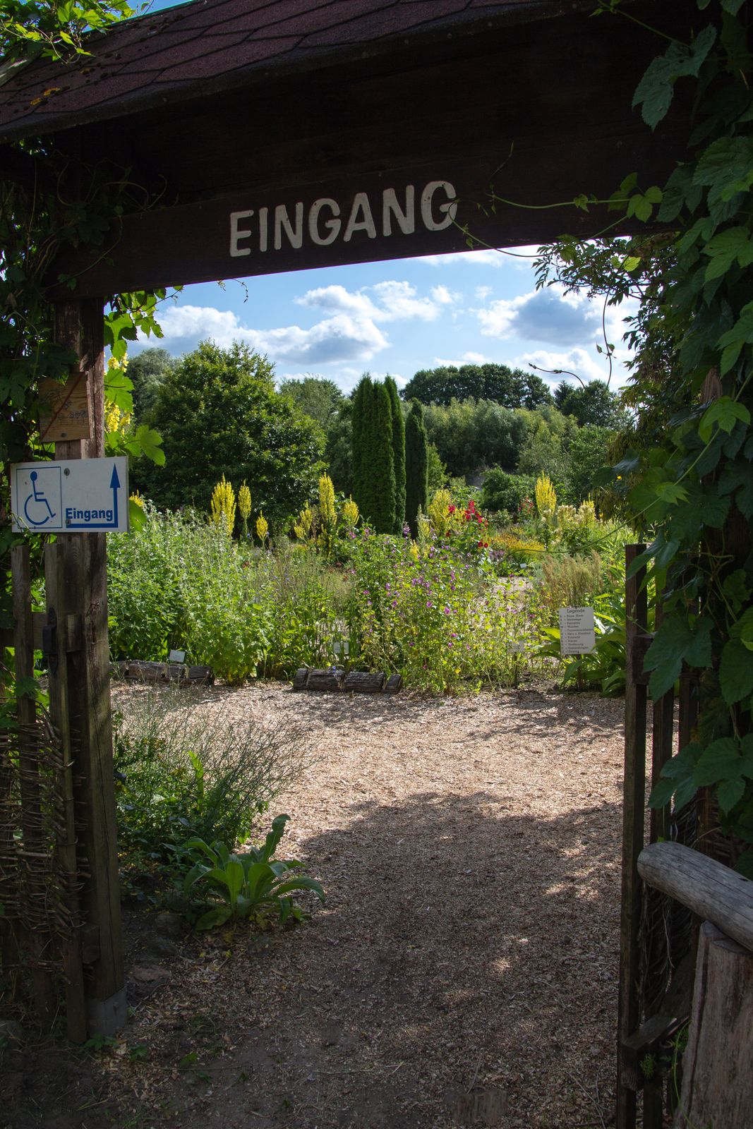 Himmelpfort-Klostergarten-Eingang-2