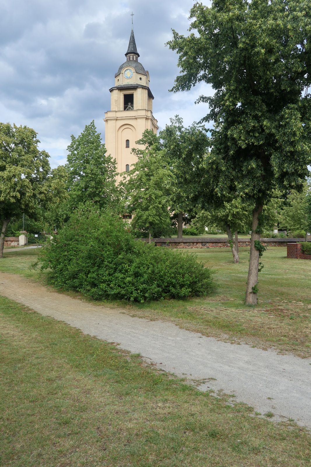 Altdoebern-Kirche-seitlich