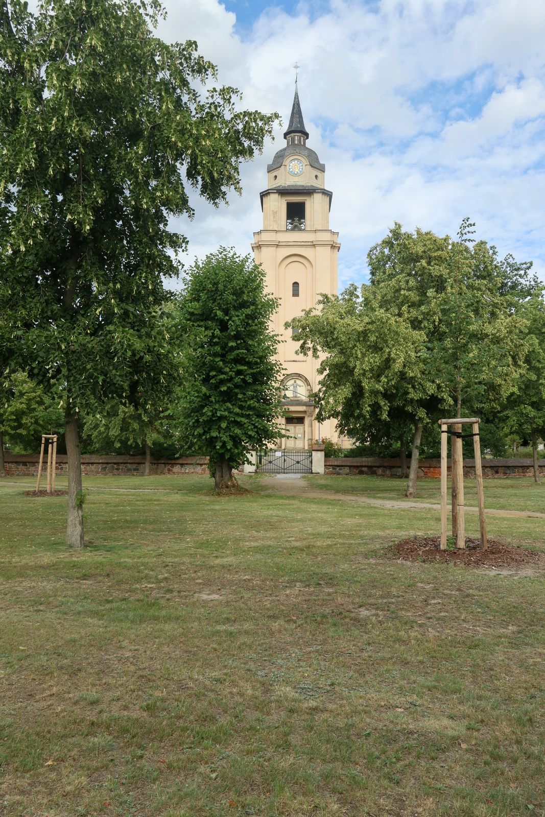 Altdoebern-Kirche-frontal