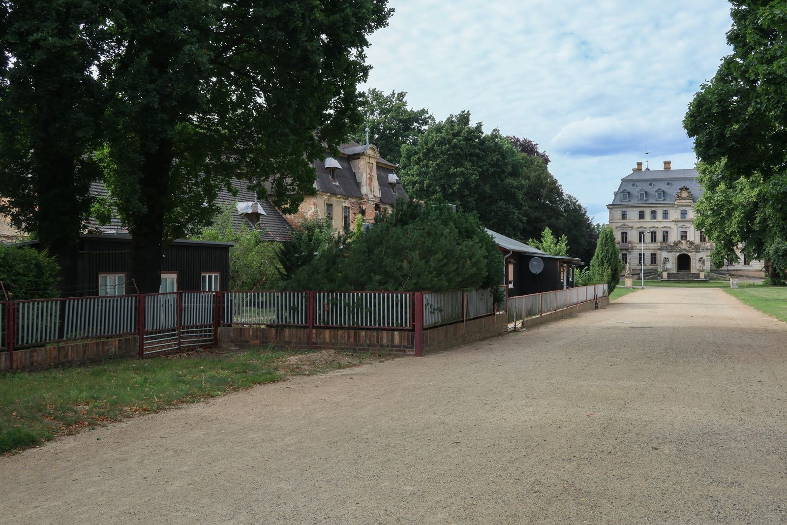 Altdoebern-Schloss-Nebengebaeude