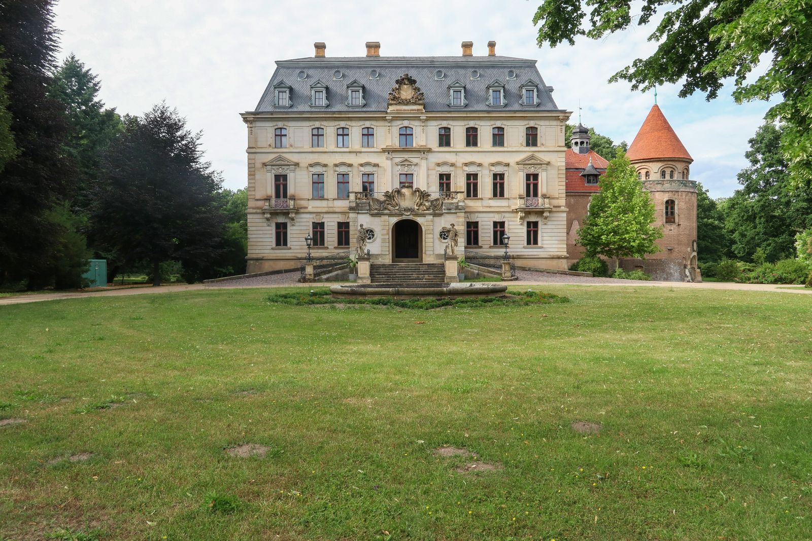 Altdoebern-Schloss-Front