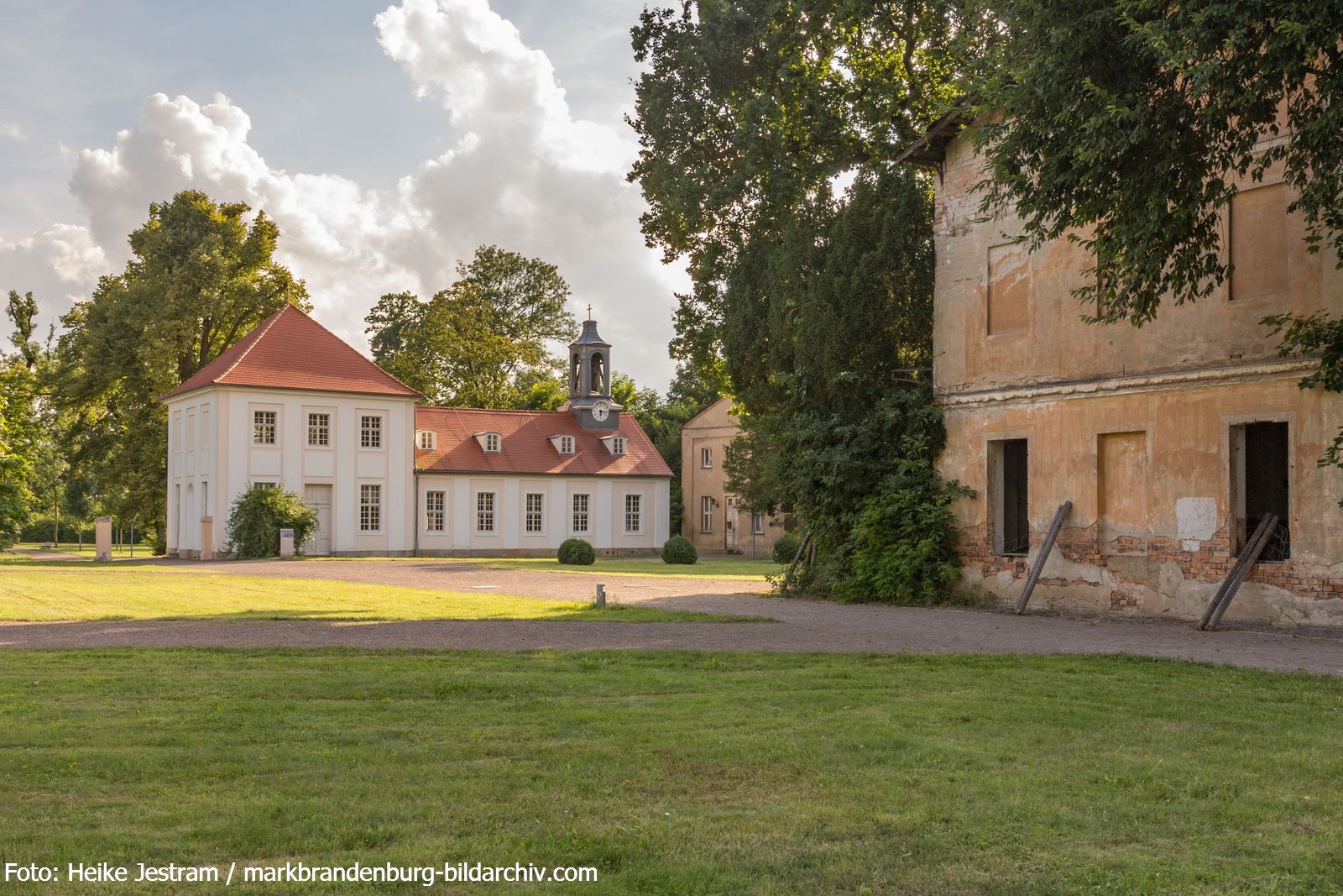 Lauchhammer-Schlosspark-Schlosskirche und Reste der Orangerie
