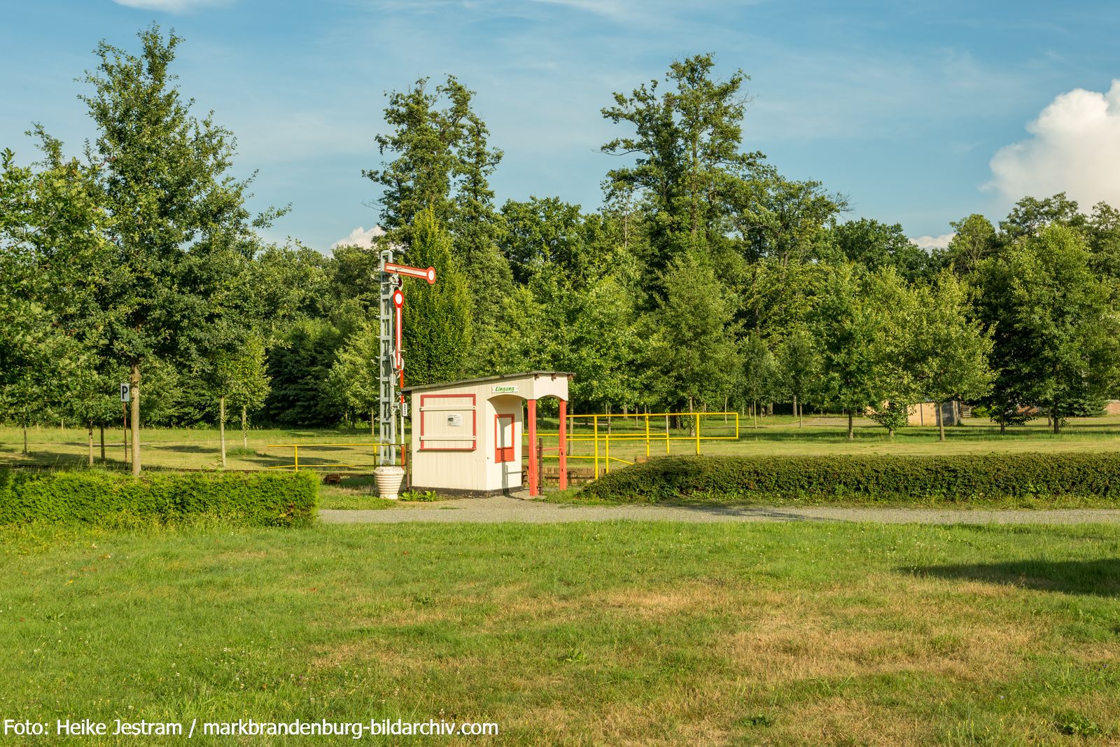 Lauchhammer-Schlosspark-Station und Signalanlage der Parkeisenbahn
