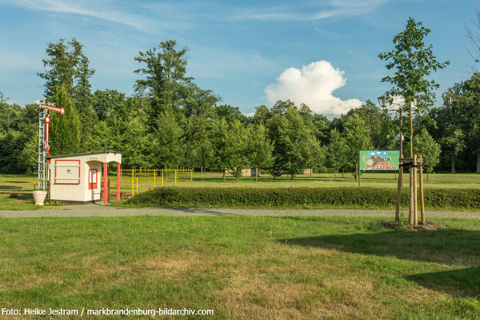 Lauchhammer-Schlosspark-Station und Signalanlage der Parkeisenbahn
