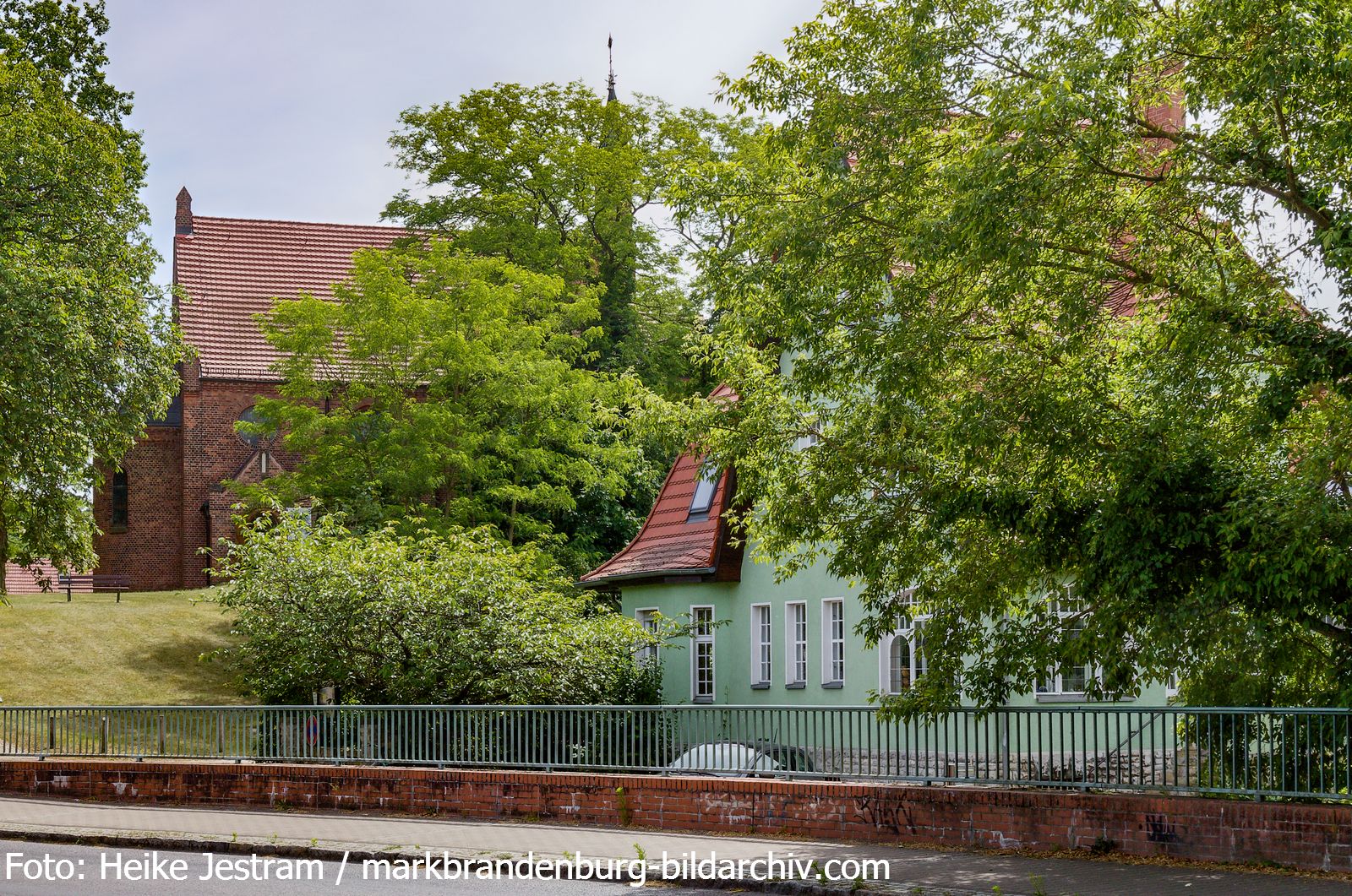 Grünheide-Werlseehütte und Kirche Zum Guten Hirten