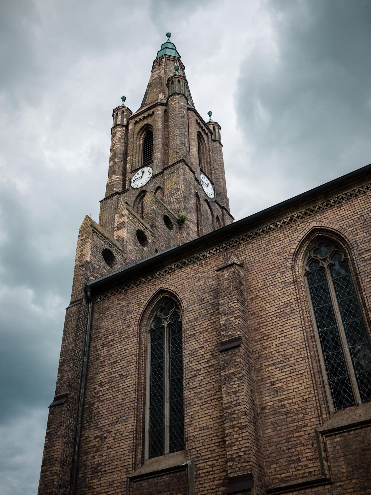 Fehrbellin-Kirchturm-Wolken