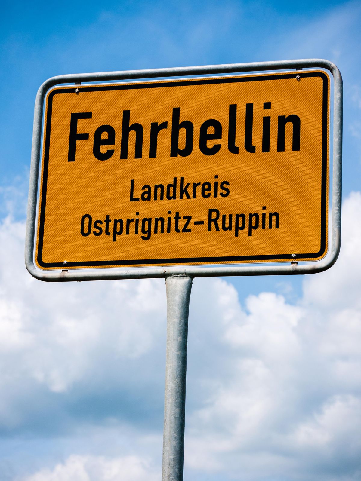 Fehrbellin-Ortseingangsschild-3