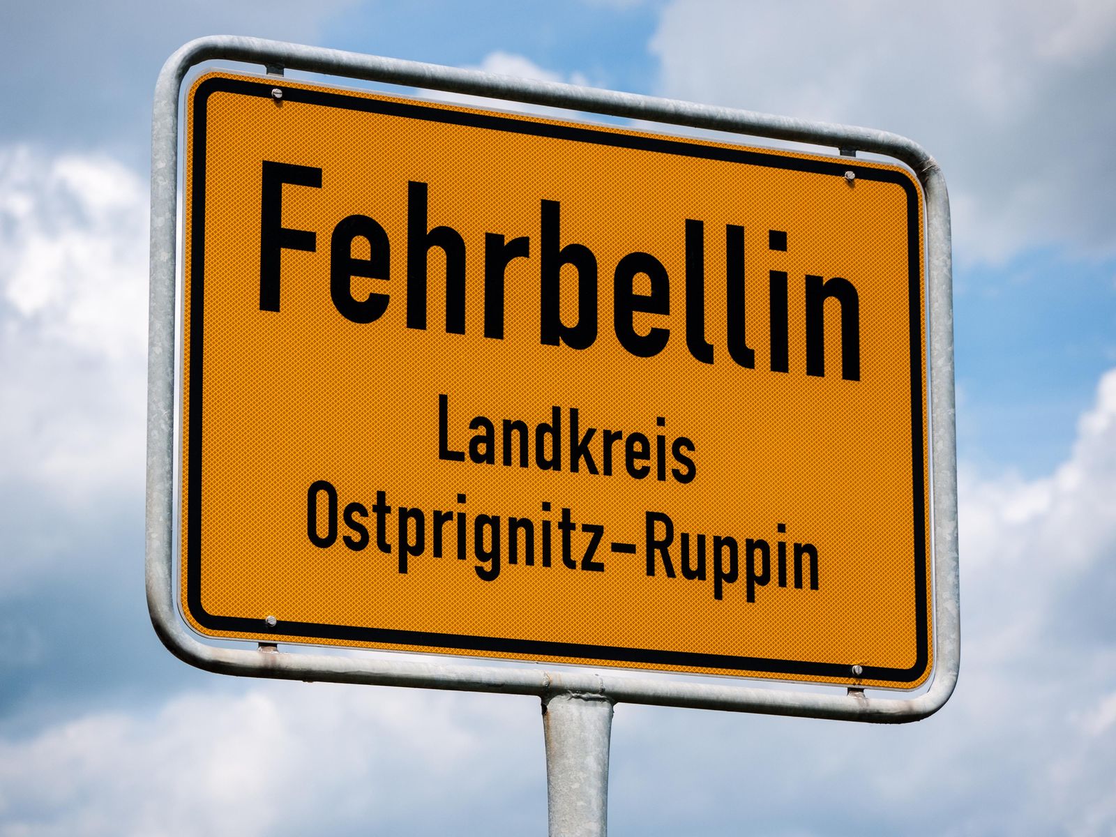 Fehrbellin-Ortseingangsschild-4