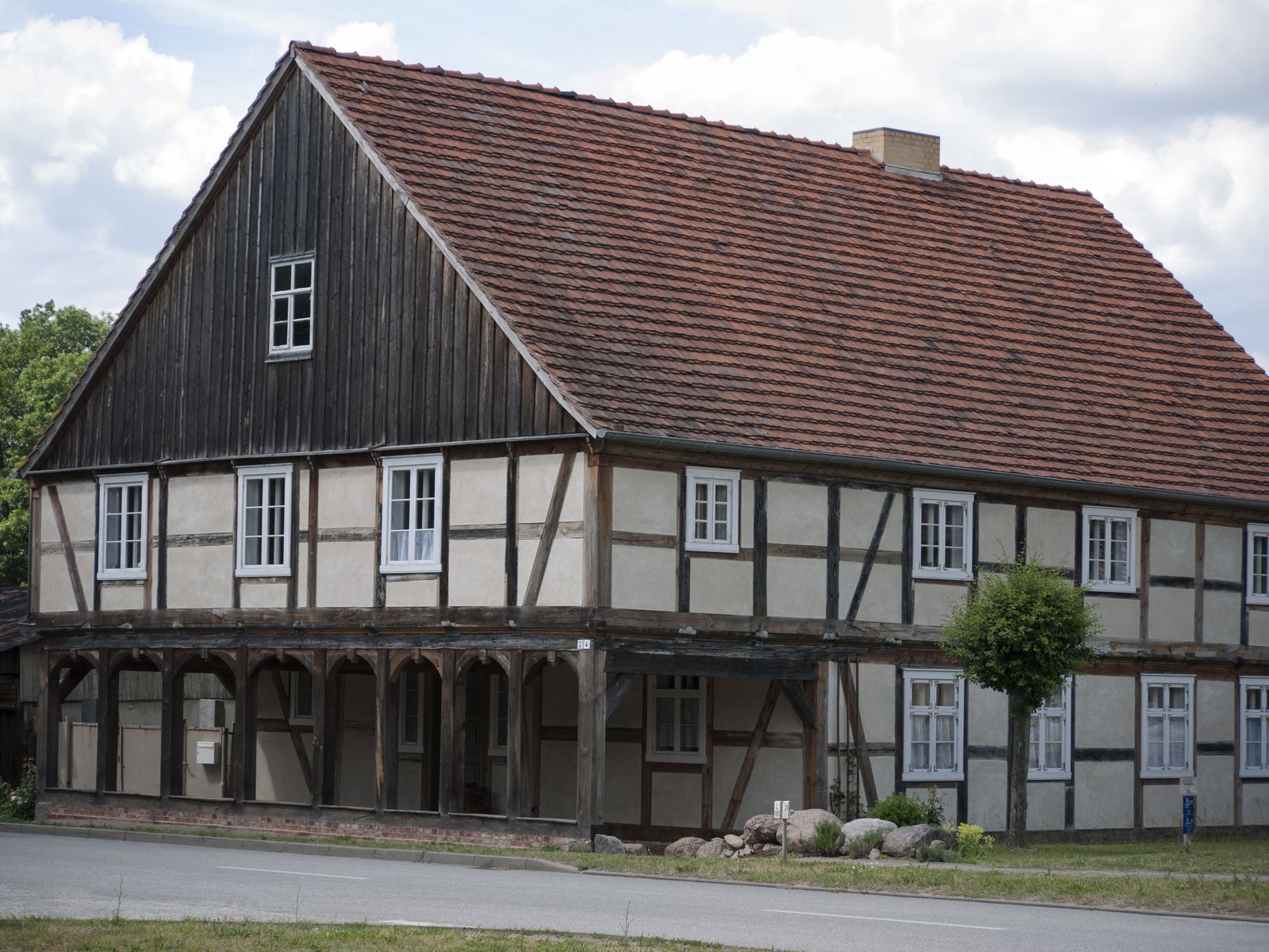 Garz-Vorlaubenhaus-Halbseite