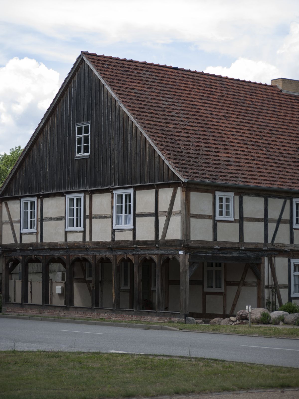 Garz-Vorlaubenhaus-halbseitlich
