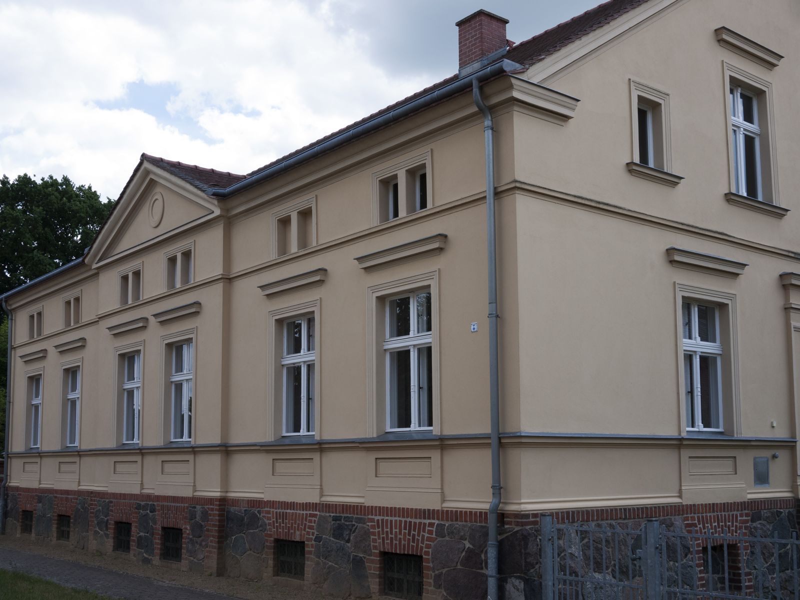 Garz-Wohnhaus-seitlich