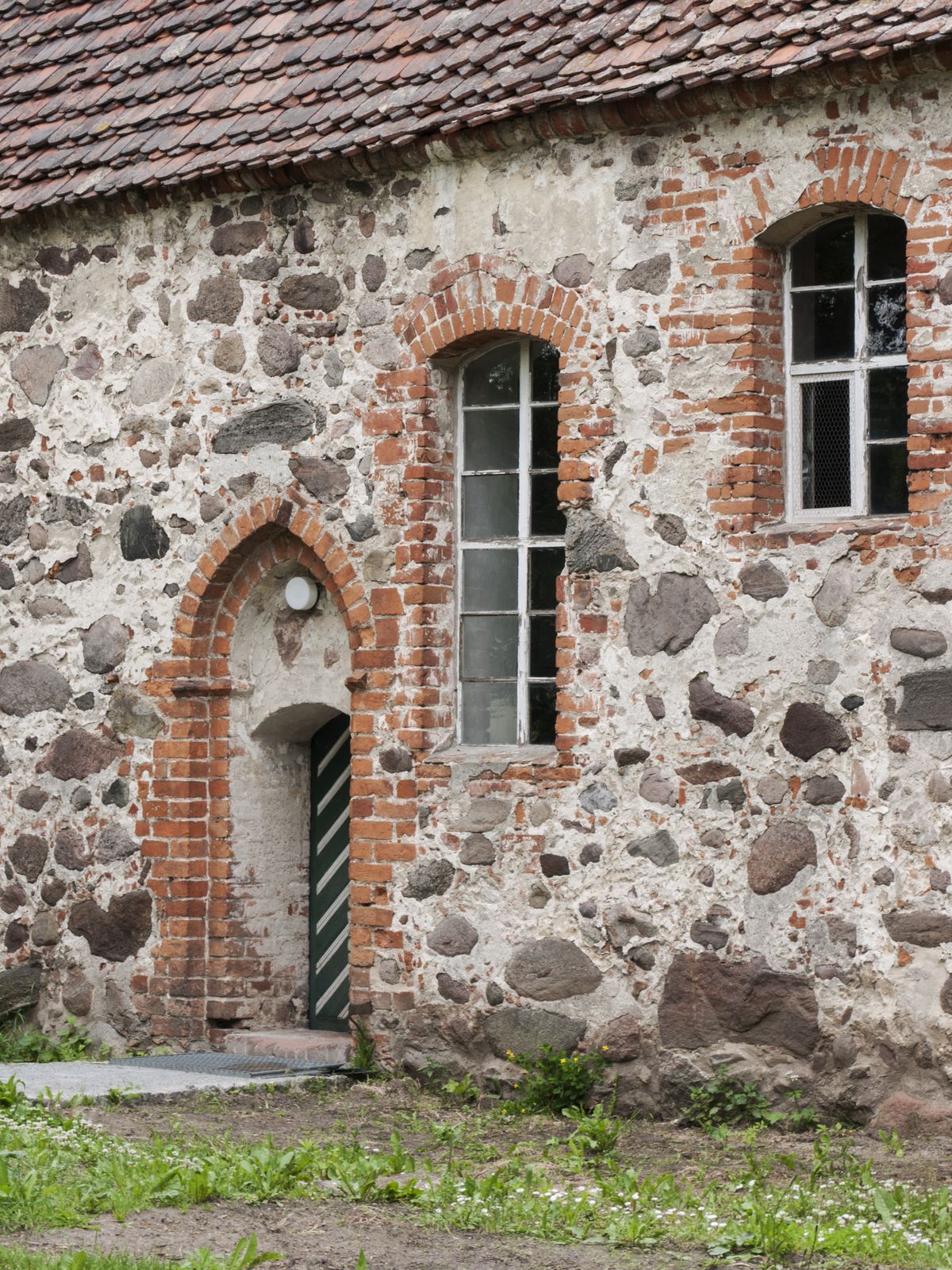 Gnewikow-Feldsteinkirche-Fassade