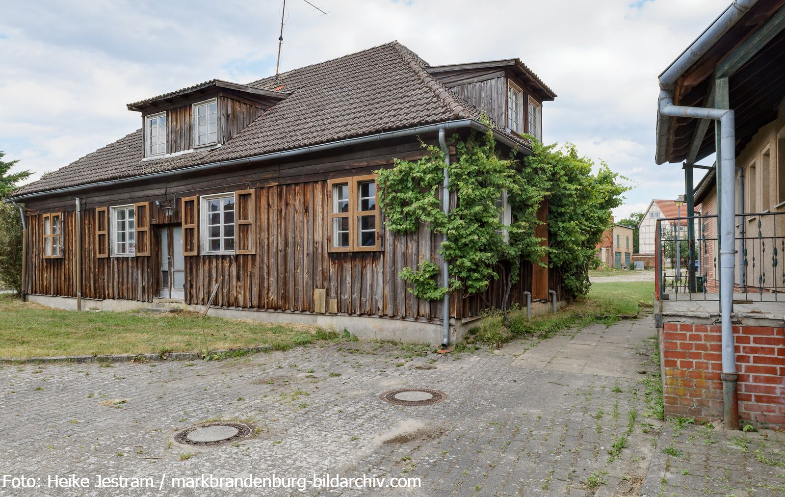 Kloster Stift zum Heiligengrabe - Holzhaus auf dem Klosterhof