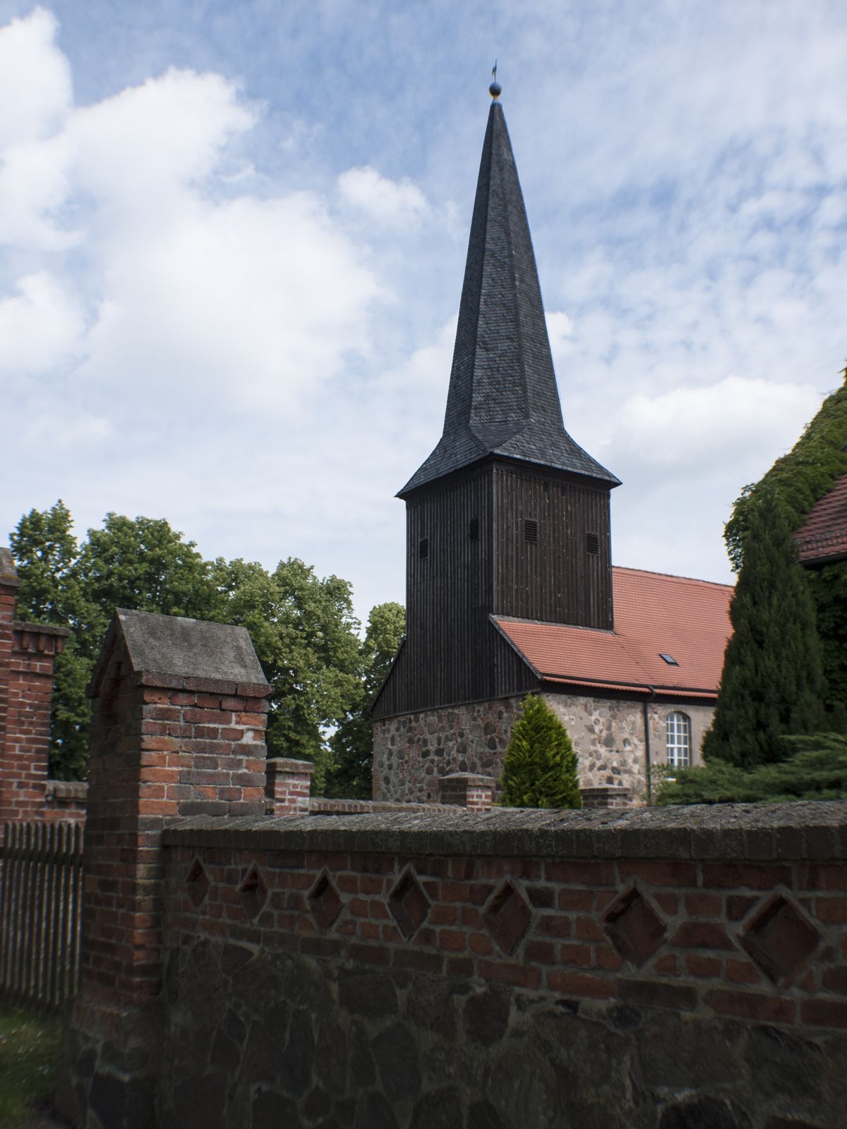 Karwe-Kirchenmauer