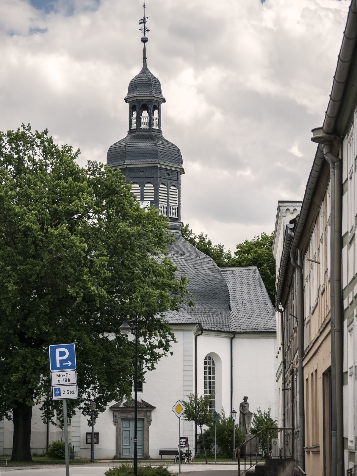 Neustadt-Kreuzkirche-Wohnhaus