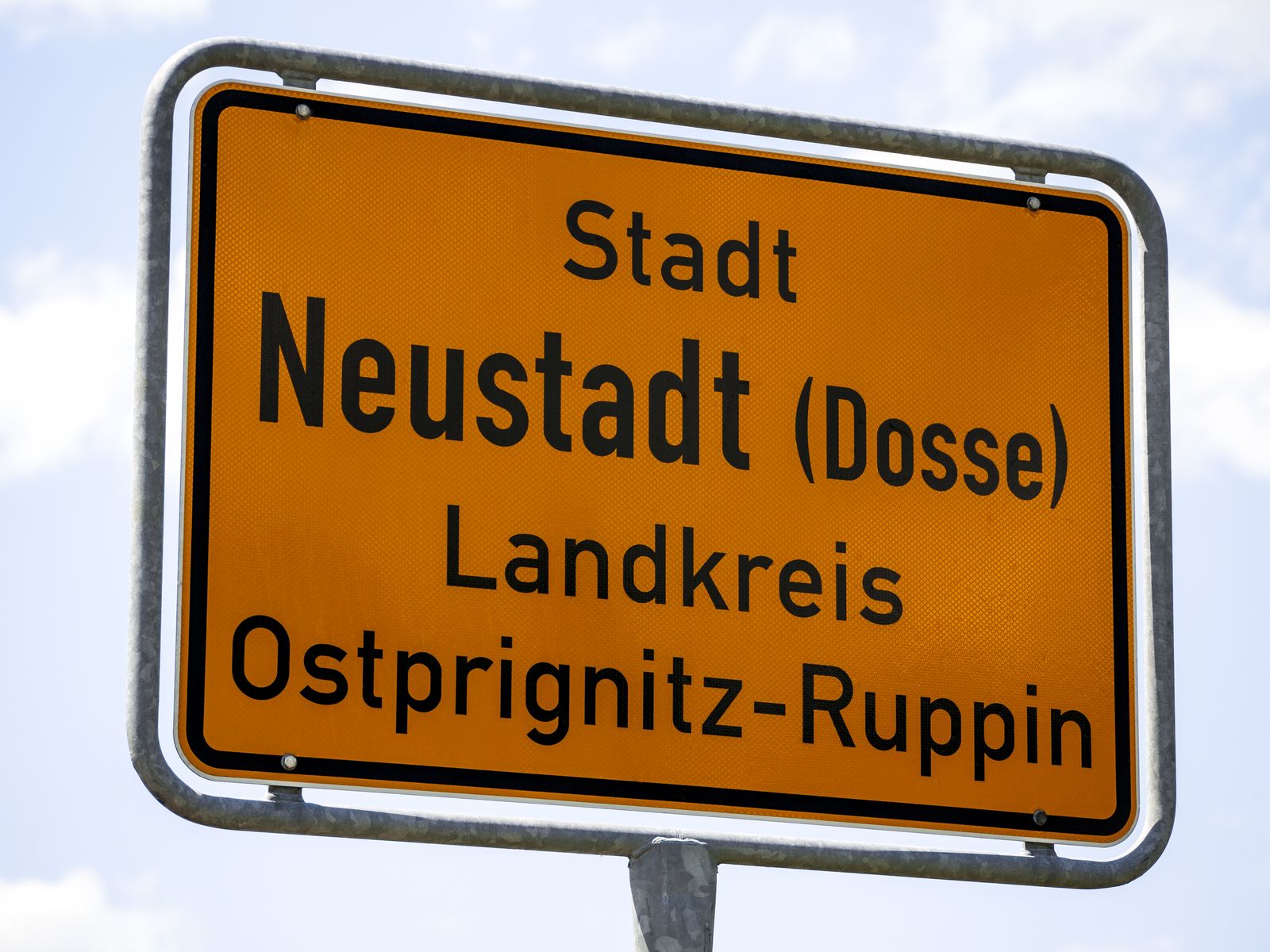 Neustadt-Ortseingangsschild