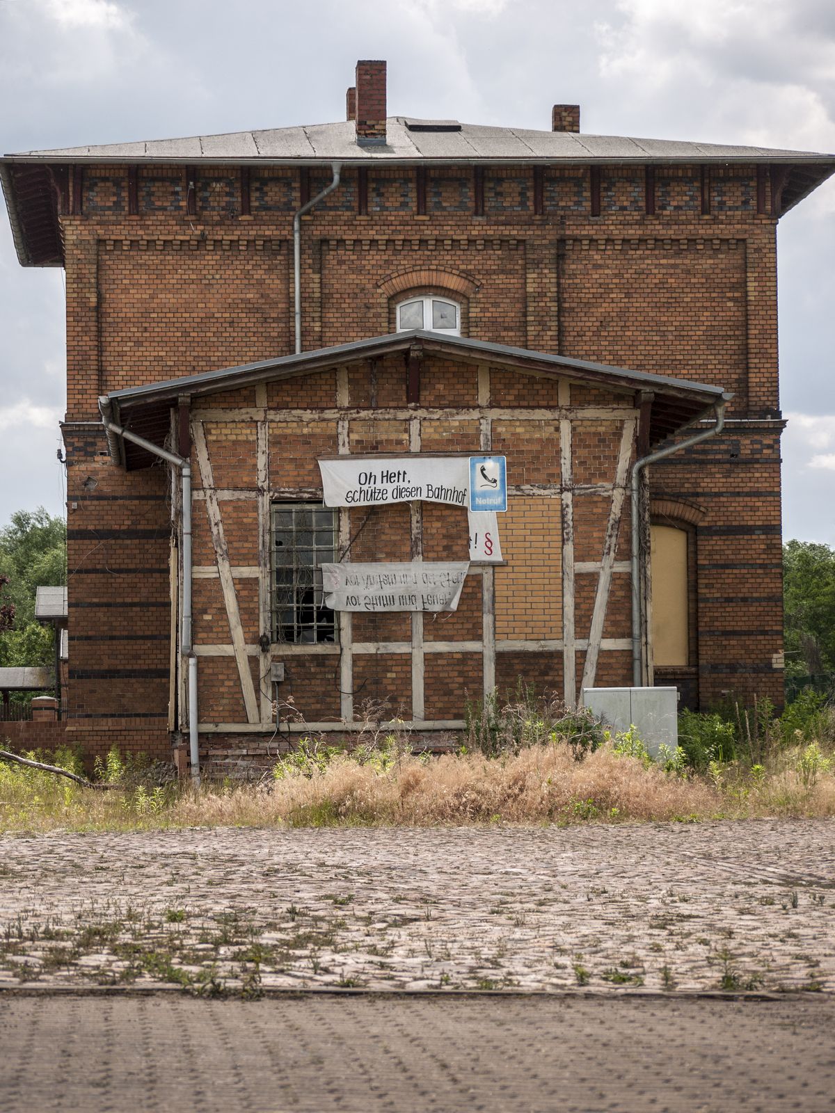 Wusterhausen-Bahnhofsgebaeude