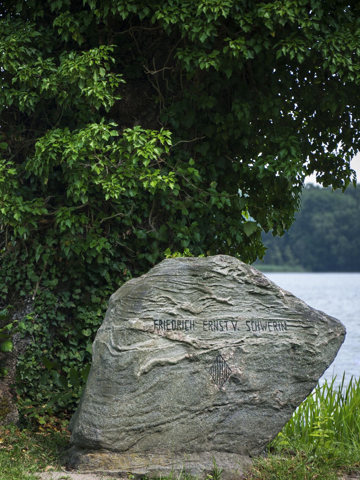 Wustrau-Gedenkstein-v.Schwerin