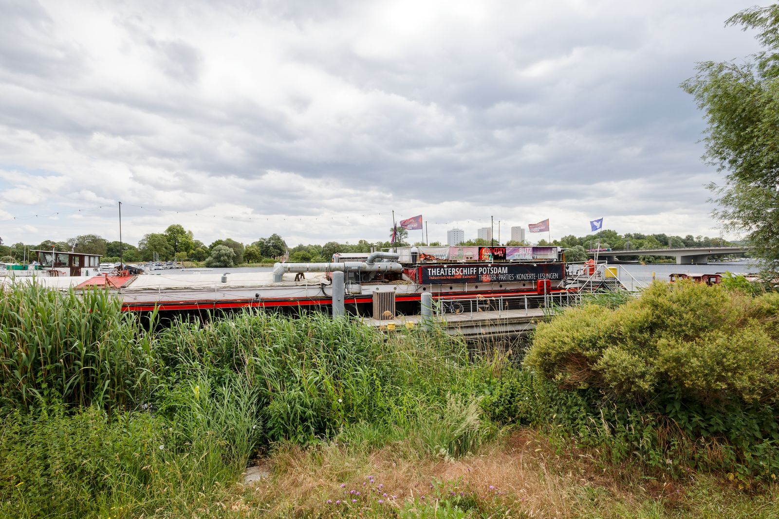 Potsdam-Schiffbauergasse-Theaterschiff