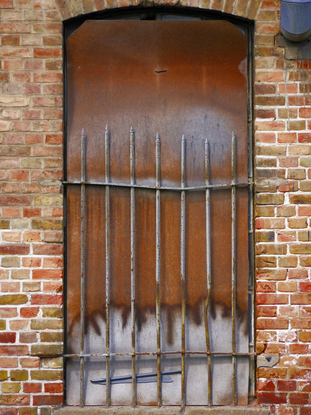 Industriebau Luckenwalde-Gitterfenster