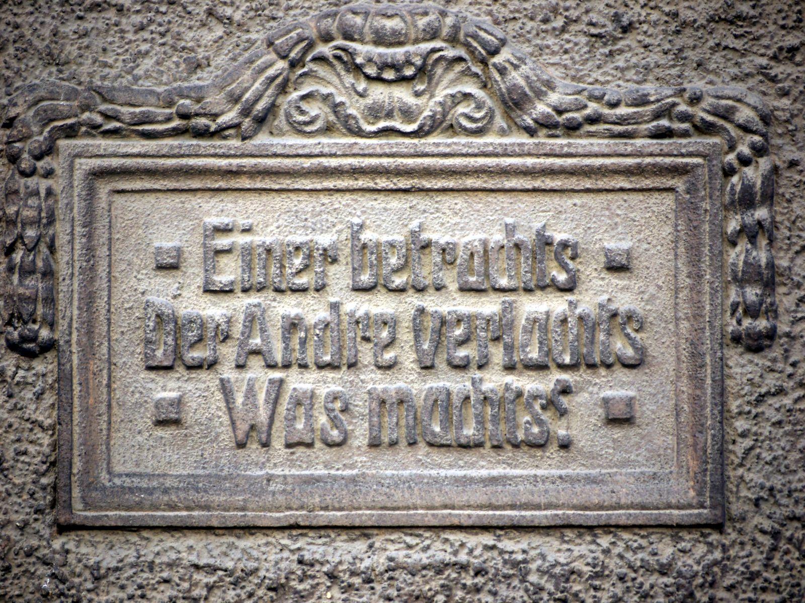 Wohnhaus Luckenwalde-Inschrift