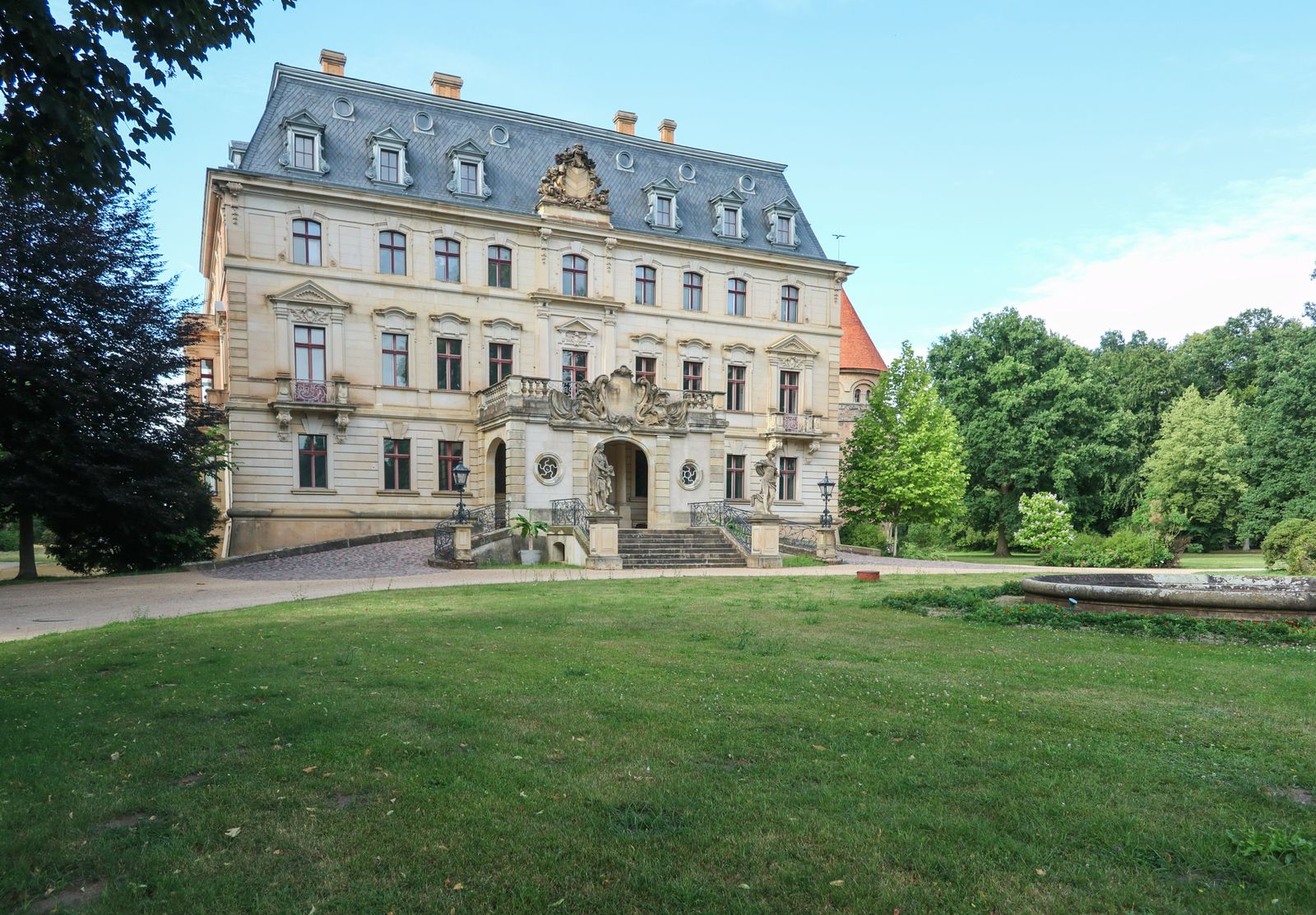 Altdoebern-Schloss-seitlich