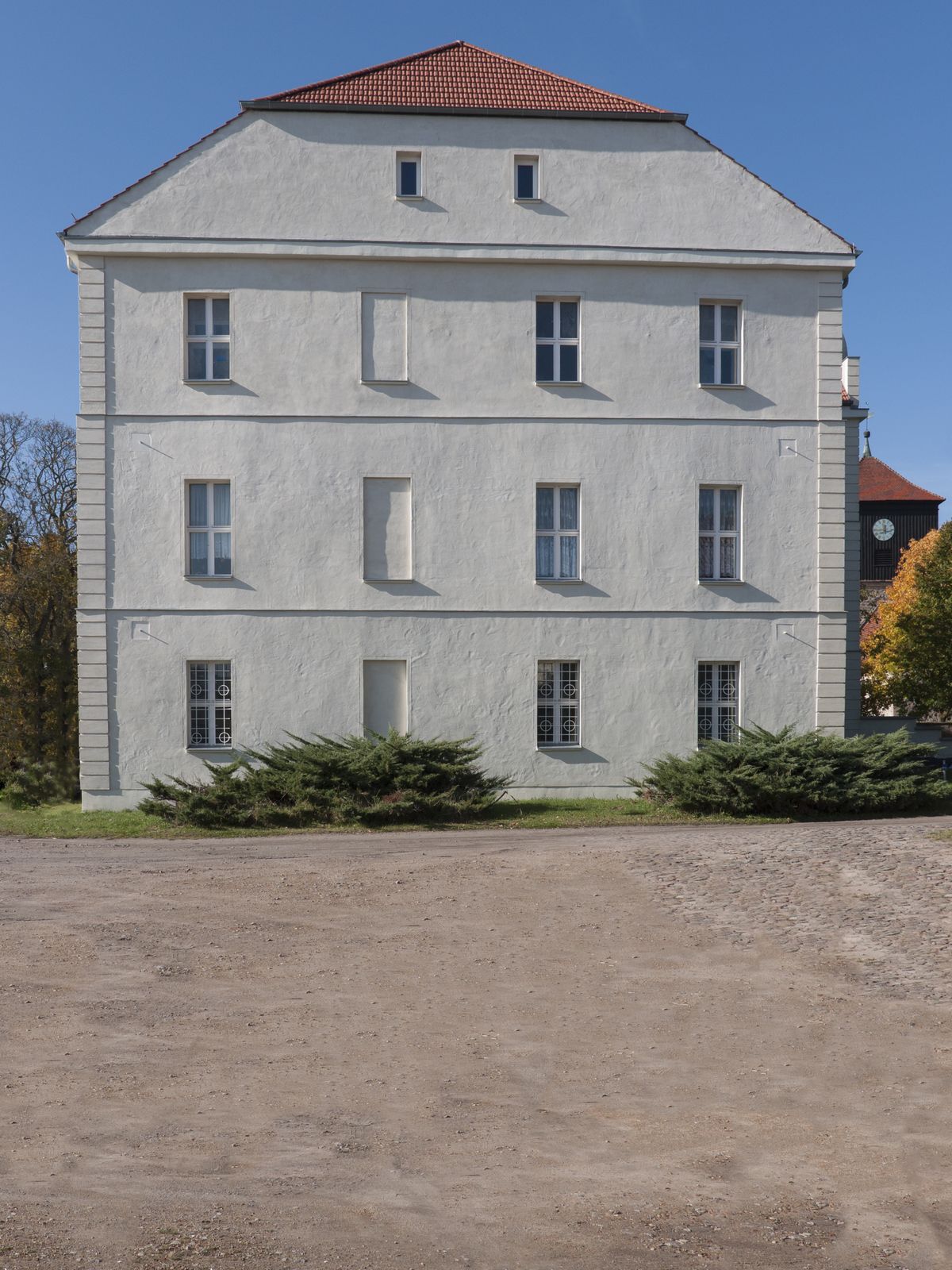 Lichterfelde-Schloss-Seitenfassade