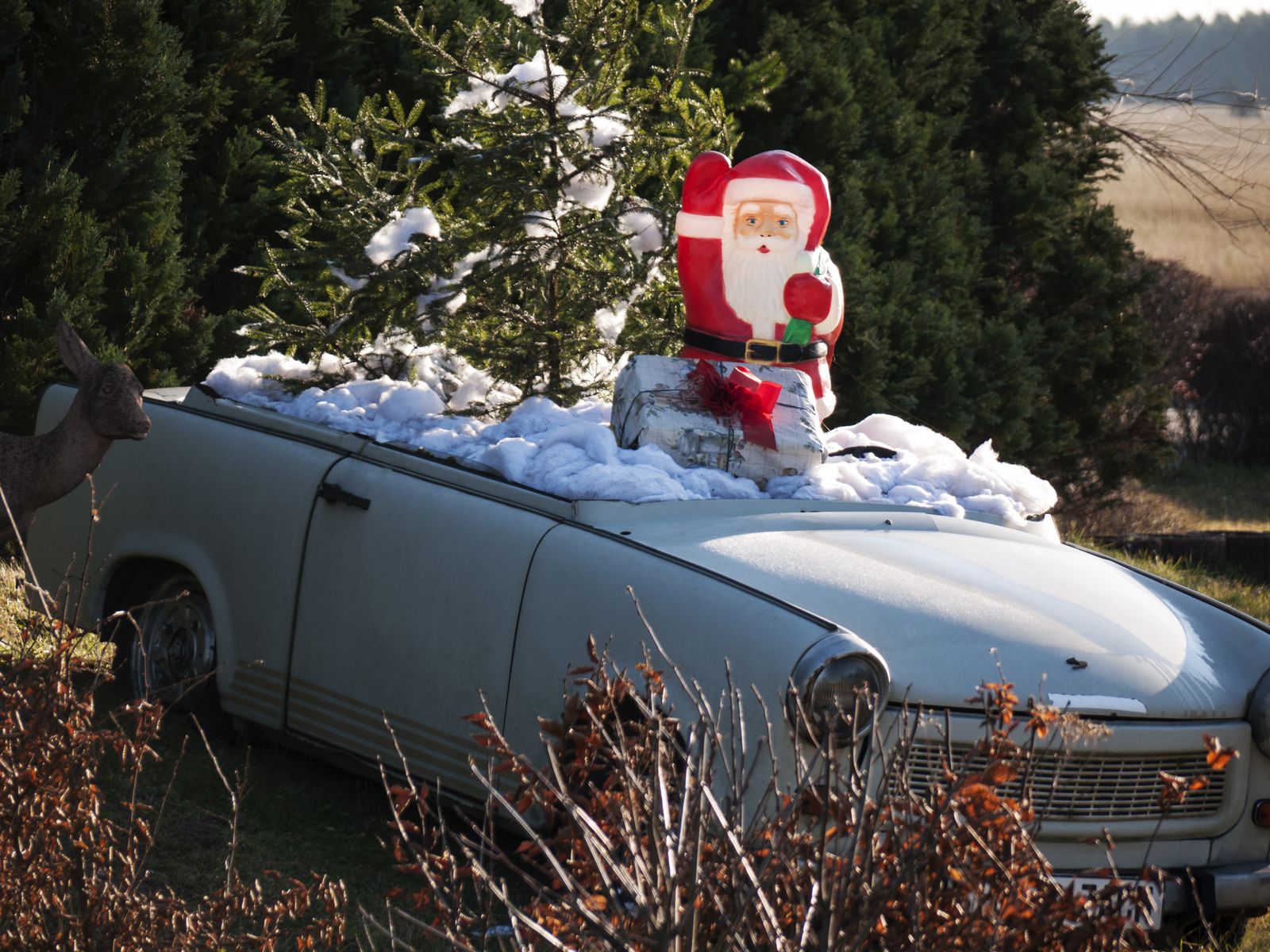 Weihnachtsmann-Trabant